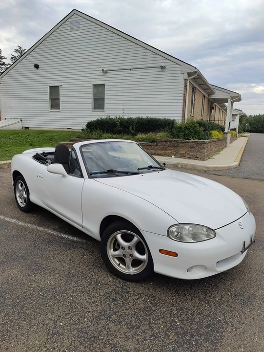 2001 Mazda NB MX-5 Miata - Image 2 of 16