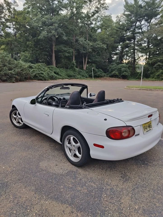 2001 Mazda NB MX-5 Miata - Image 3 of 16