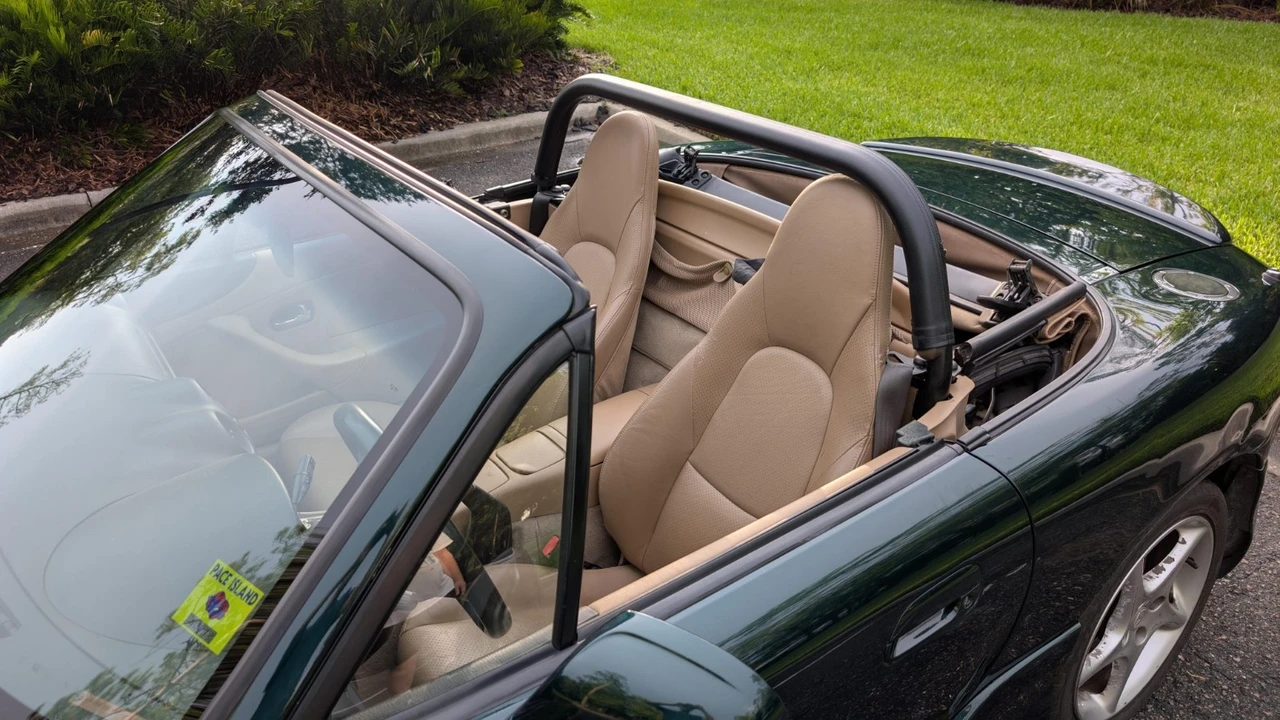 2001 Mazda NB MX-5 Miata - Image 17 of 31