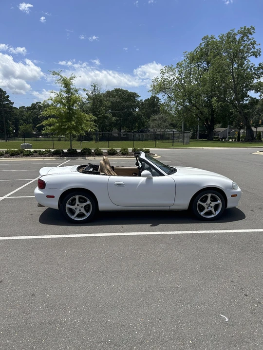 2001 Mazda NB MX-5 Miata - Image 19 of 24
