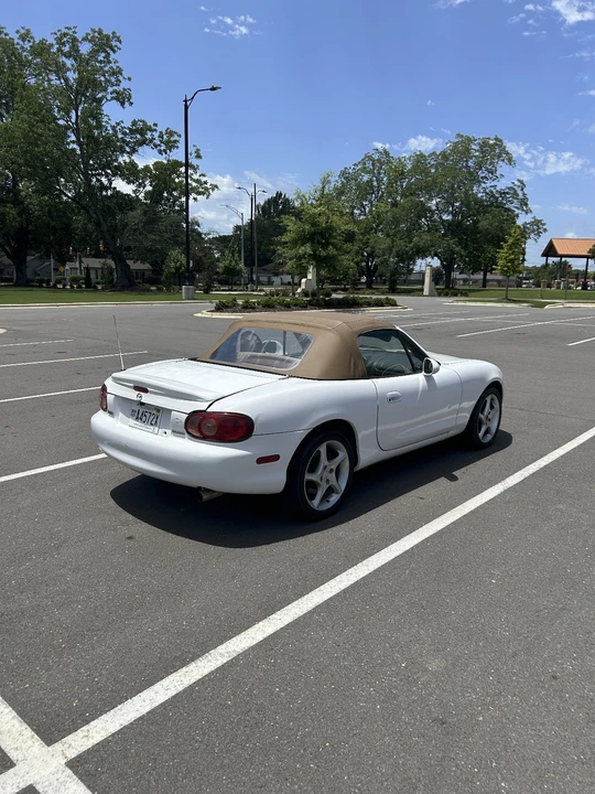 2001 Mazda NB MX-5 Miata - Image 5 of 24