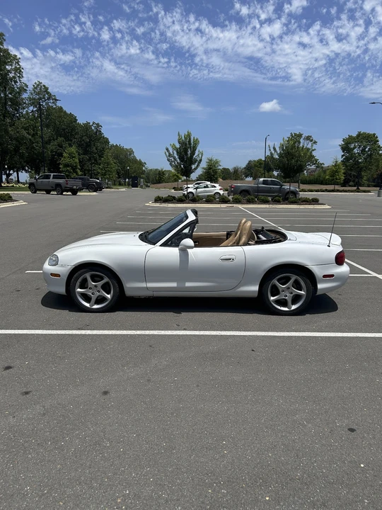 2001 Mazda NB MX-5 Miata - Image 17 of 24