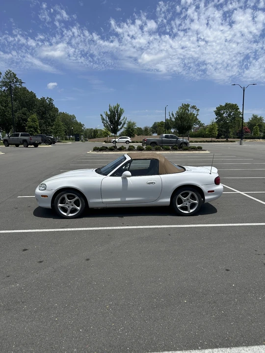 2001 Mazda NB MX-5 Miata - Image 2 of 24