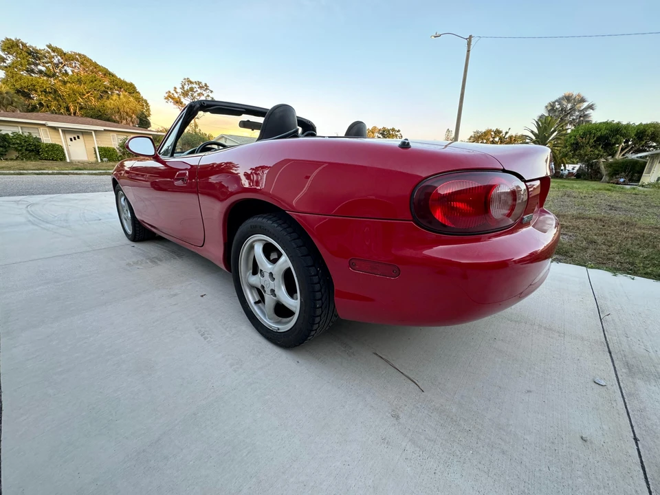 2001 Mazda NB MX-5 Miata - Image 8 of 31