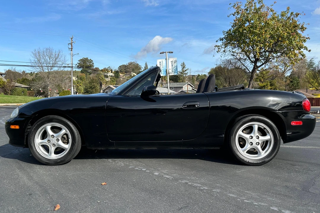 2001 Mazda NB MX-5 Miata - Image 3 of 31