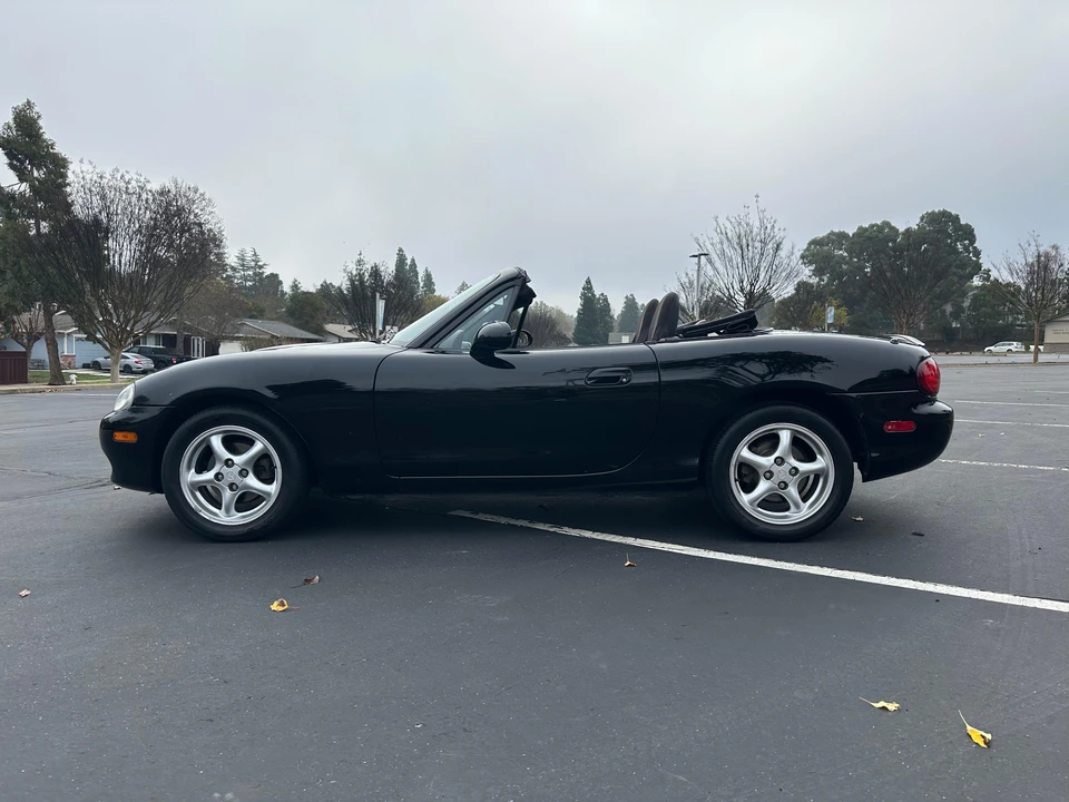2001 Mazda NB MX-5 Miata - Image 8 of 31