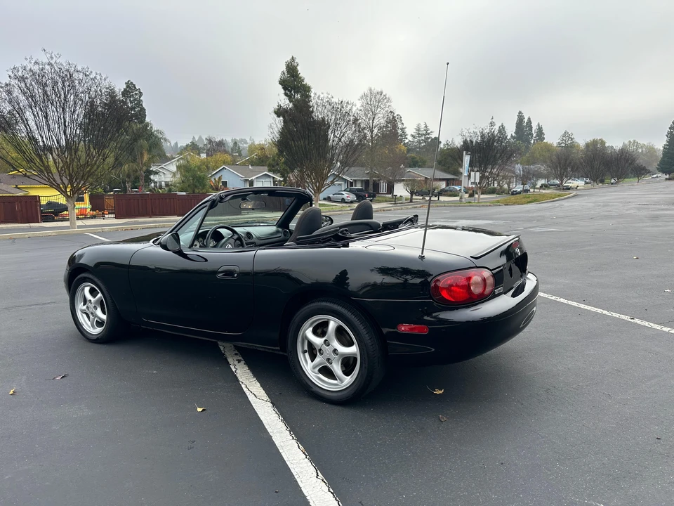 2001 Mazda NB MX-5 Miata - Image 9 of 31