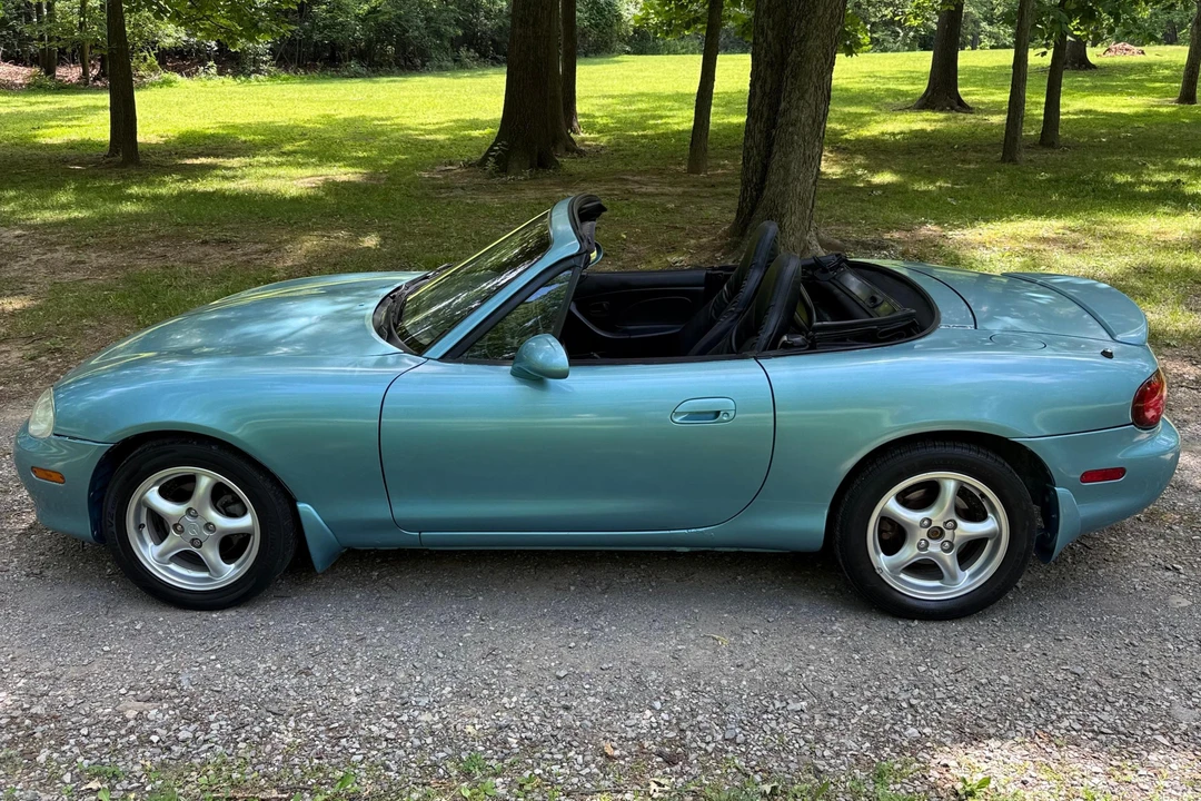 2001 Mazda NB MX-5 Miata - Image 3 of 31