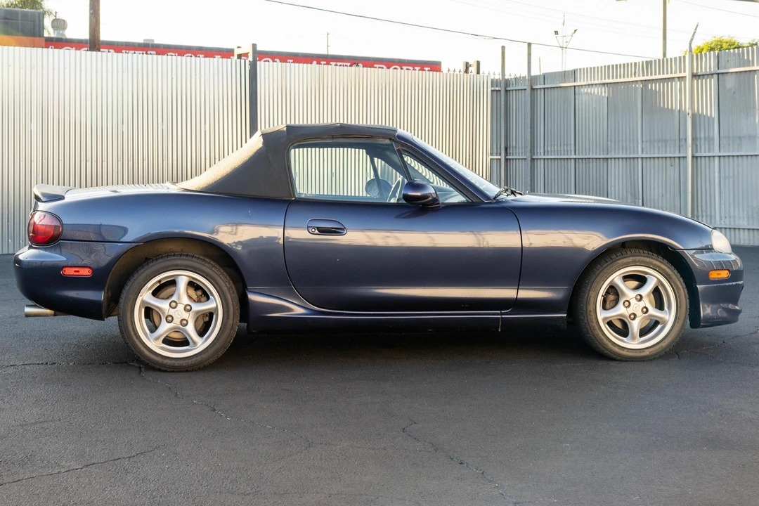2001 Mazda NB MX-5 Miata - Image 3 of 31