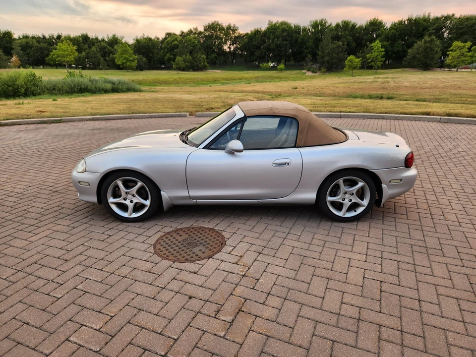 2001 Mazda NB MX-5 Miata - Image 3 of 31