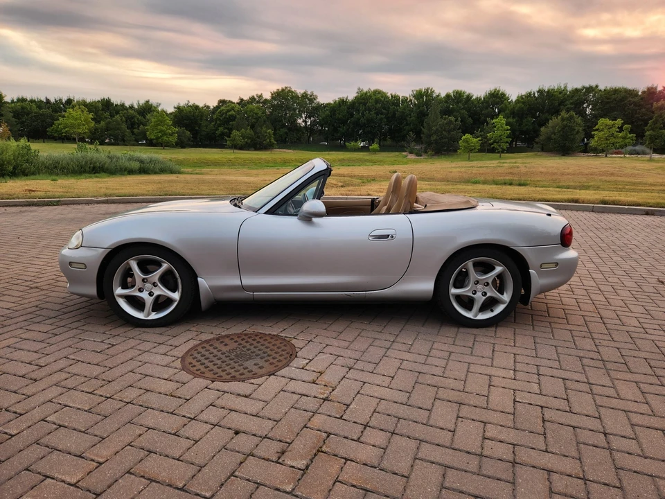 2001 Mazda NB MX-5 Miata - Image 17 of 31
