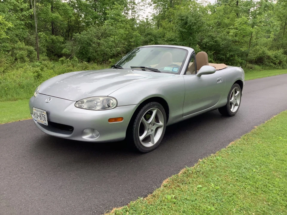 2001 Mazda NB MX-5 Miata - Image 2 of 31