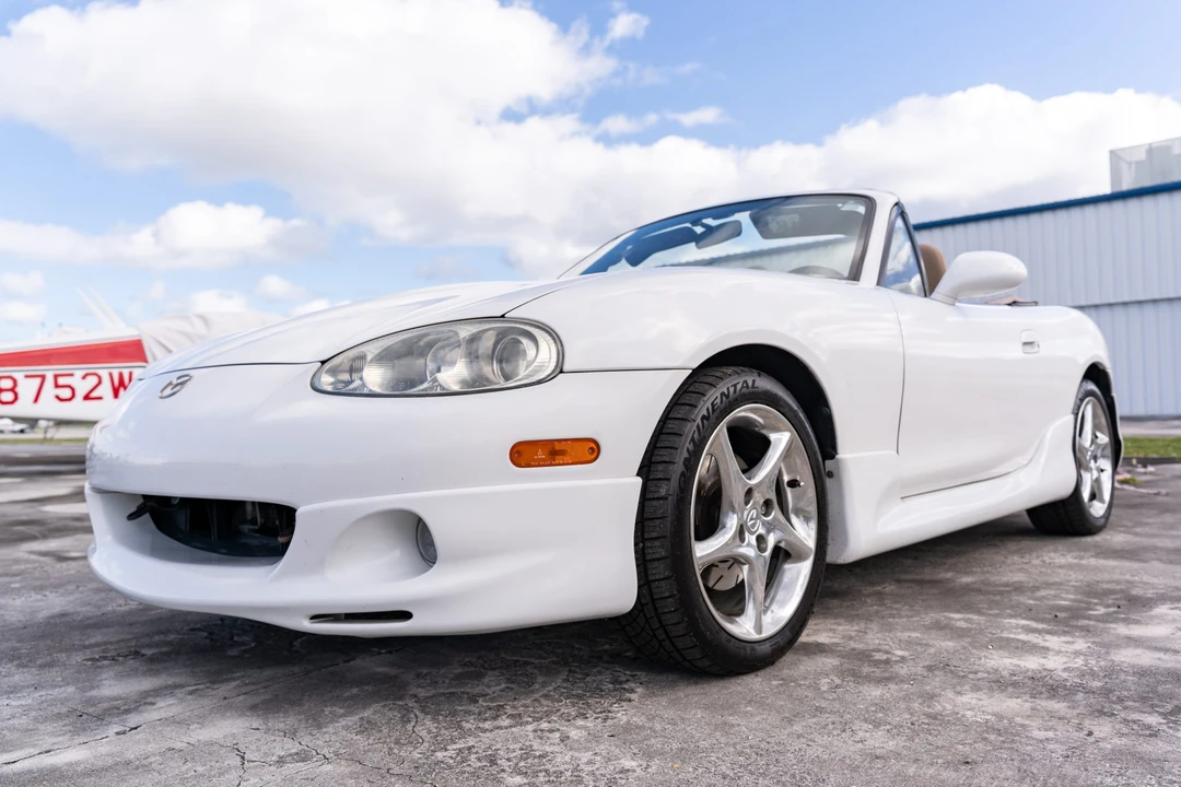 2001 Mazda NB MX-5 Miata - Image 2 of 31
