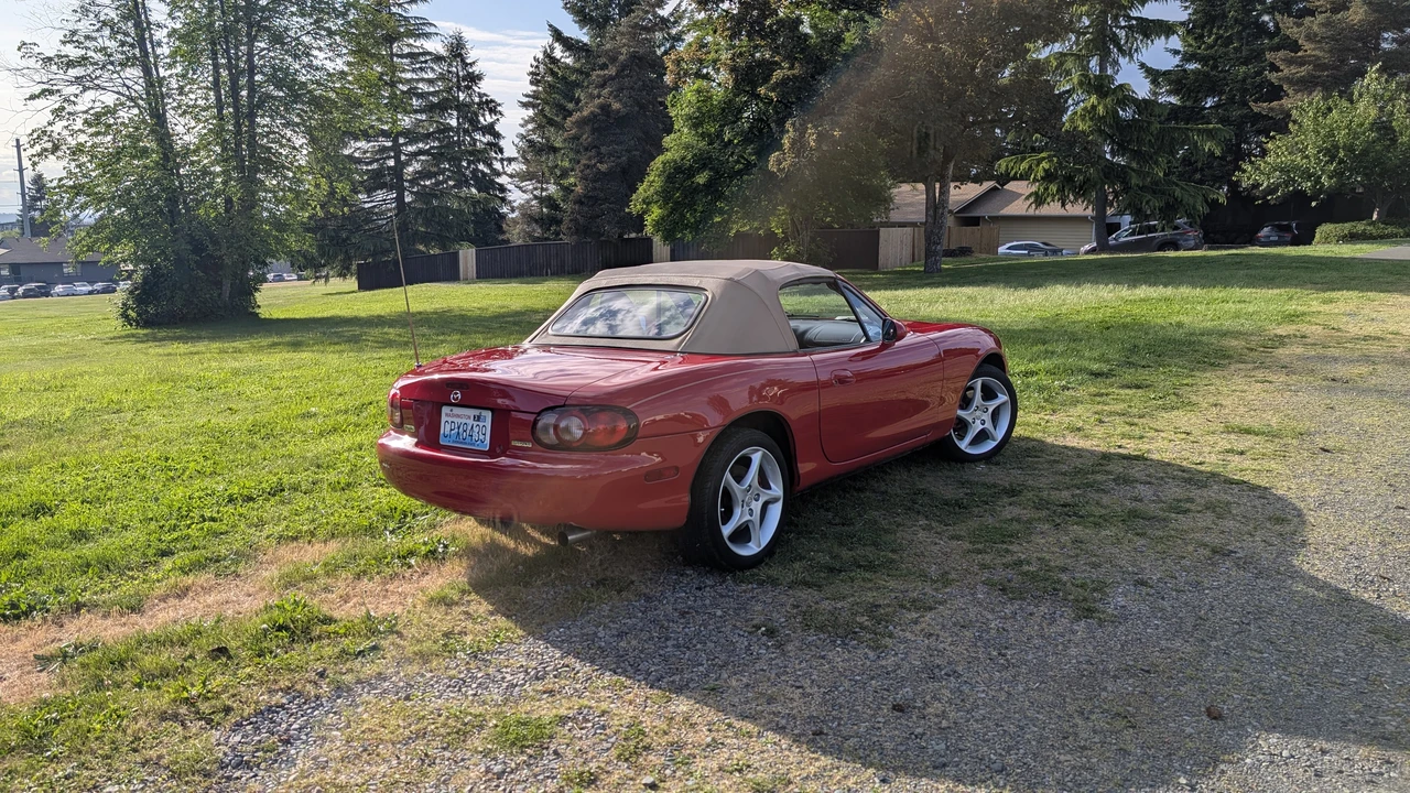 2001 Mazda NB MX-5 Miata - Image 9 of 31
