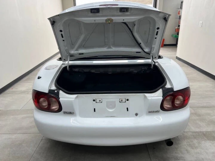 2001 Mazda NB MX-5 Miata - Image 17 of 18