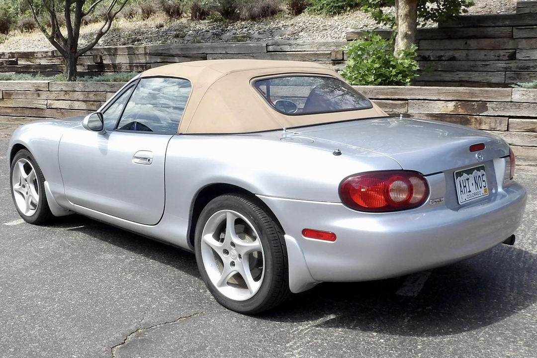 2001 Mazda NB MX-5 Miata - Image 4 of 31