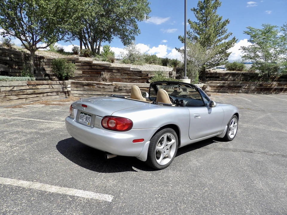 2001 Mazda NB MX-5 Miata - Image 11 of 31