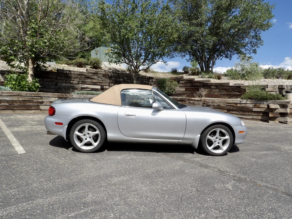 2001 Mazda NB MX-5 Miata - Image 18 of 31