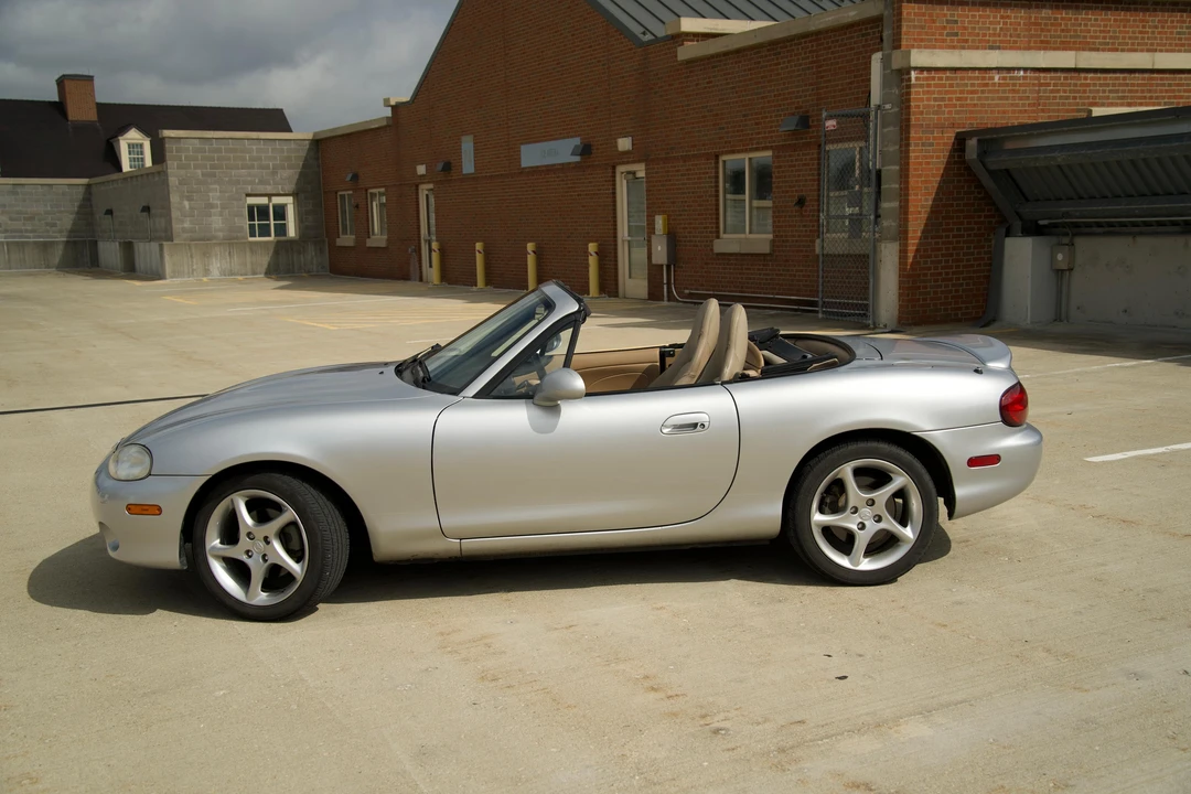 2001 Mazda NB MX-5 Miata - Image 10 of 21