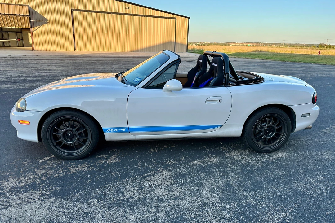 2001 Mazda NB MX-5 Miata - Image 5 of 31