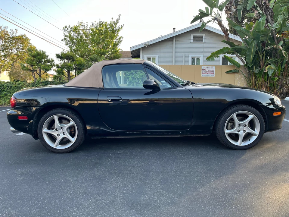 2001 Mazda NB MX-5 Miata - Image 3 of 31
