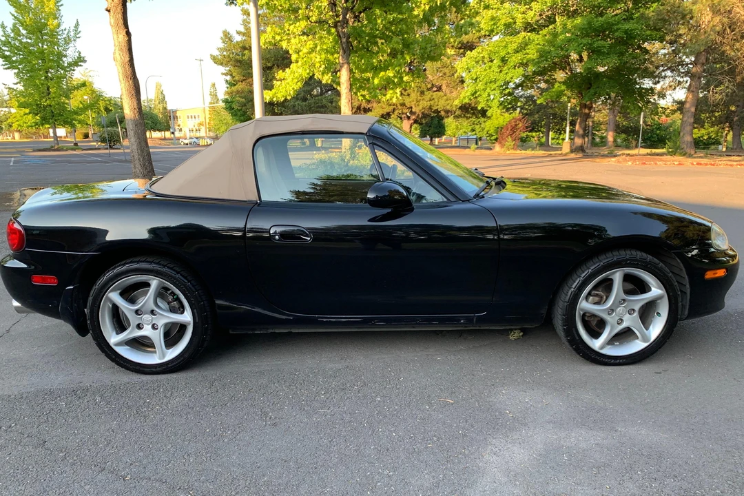 2001 Mazda NB MX-5 Miata - Image 3 of 31