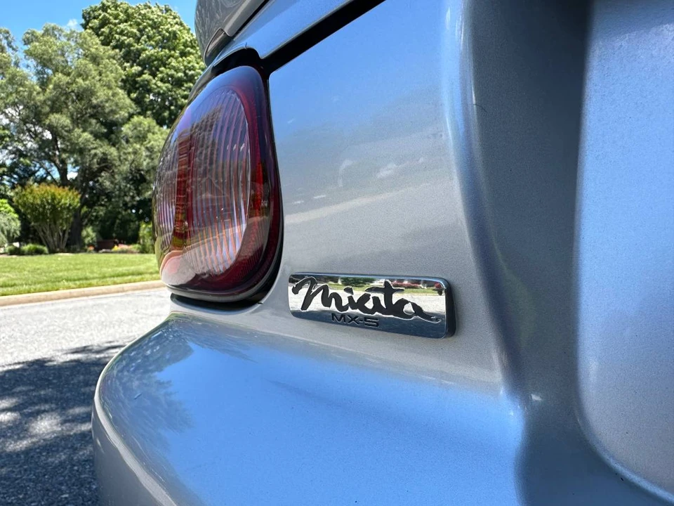 2001 Mazda NB MX-5 Miata - Image 8 of 19