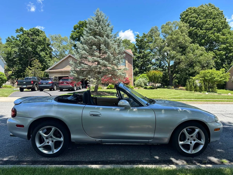 2001 Mazda NB MX-5 Miata - Image 5 of 19