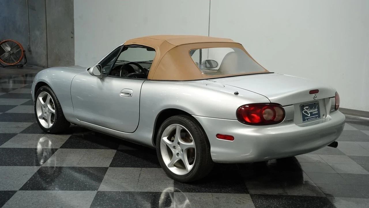2001 Mazda NB MX-5 Miata - Image 8 of 12