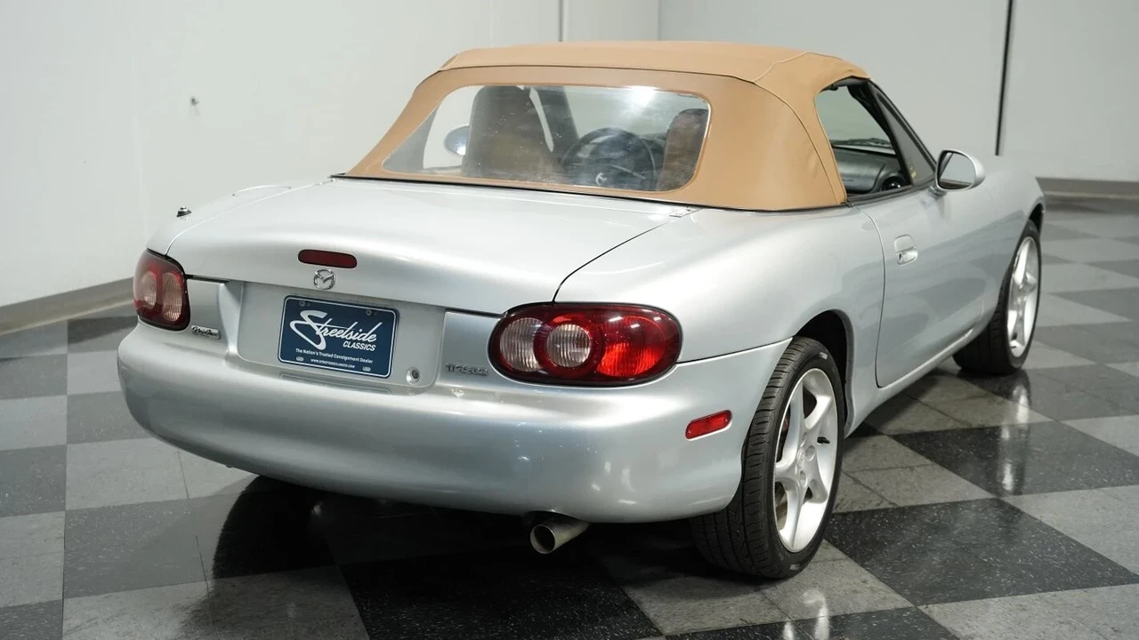 2001 Mazda NB MX-5 Miata - Image 11 of 12