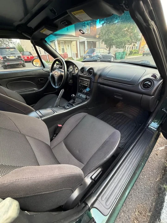 2001 Mazda NB MX-5 Miata - Image 16 of 19