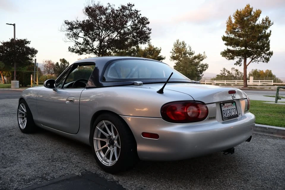 2001 Mazda NB MX-5 Miata - Image 2 of 20