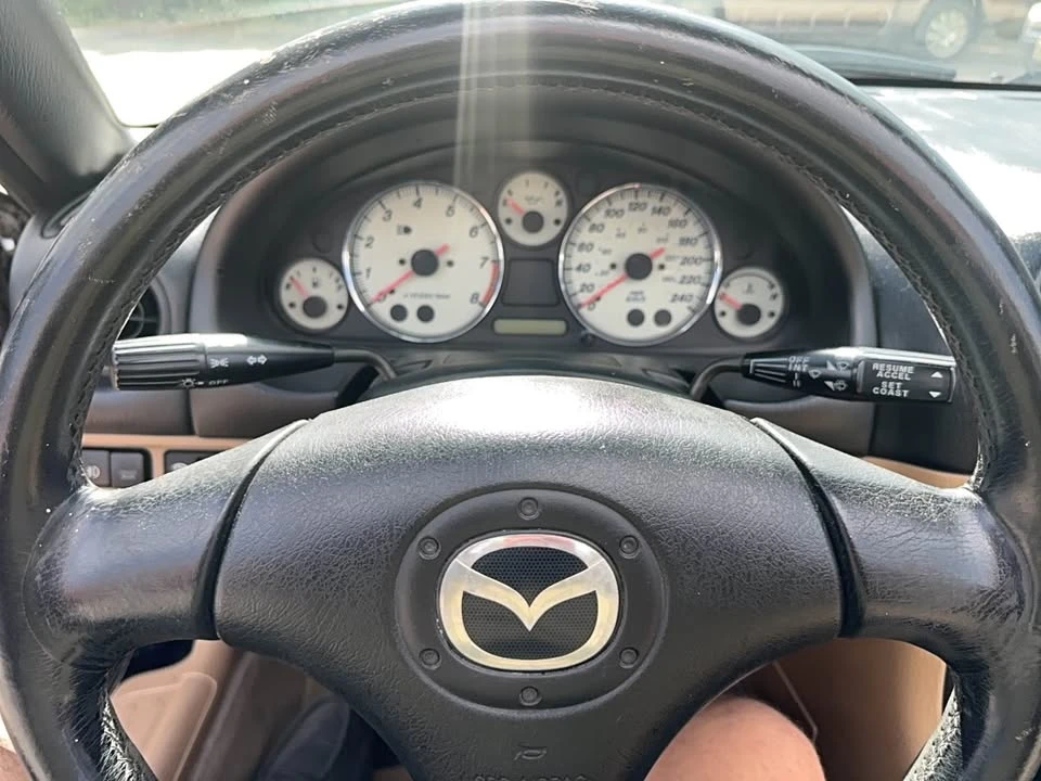 2001 Mazda NB MX-5 Miata - Image 9 of 11