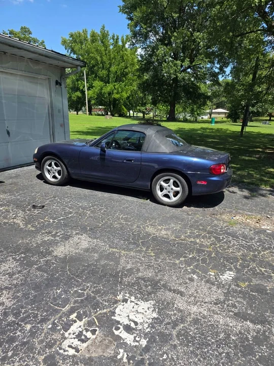 2001 Mazda NB MX-5 Miata - Image 2 of 2