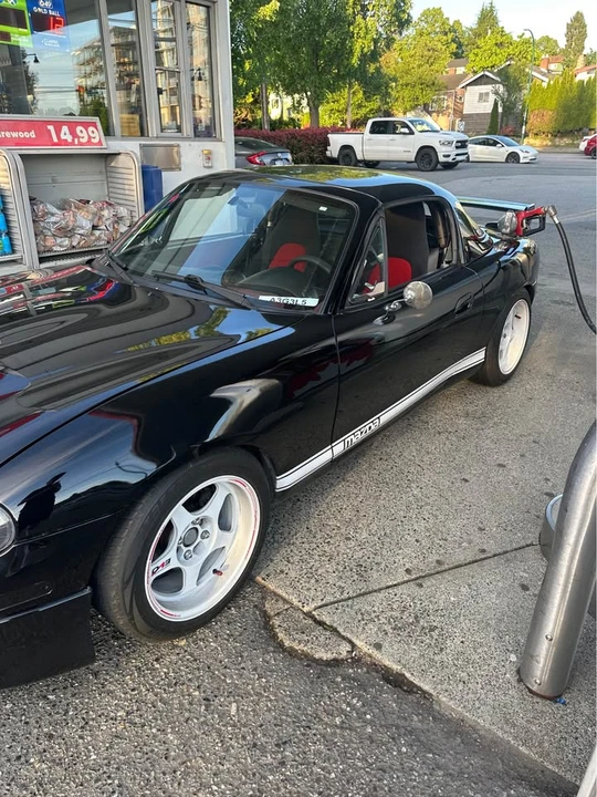 2001 Mazda NB MX-5 Miata - Image 11 of 13