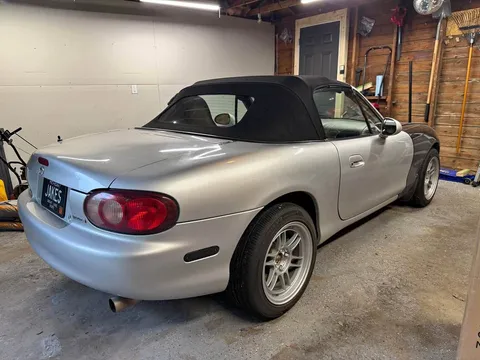 2001 Mazda MX-5 SE Convertible 2D