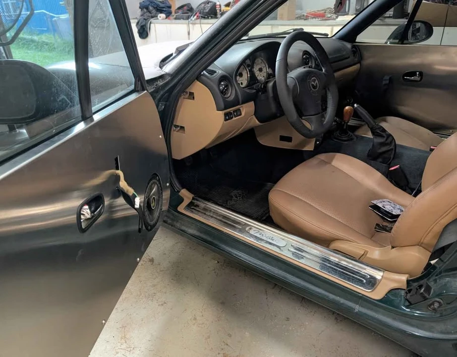 2001 Mazda NB MX-5 Miata - Image 4 of 6