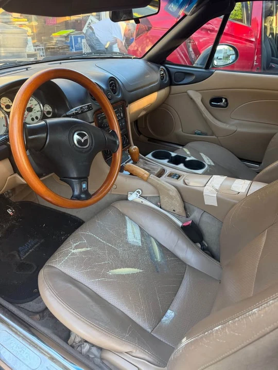 2001 Mazda NB MX-5 Miata - Image 5 of 10
