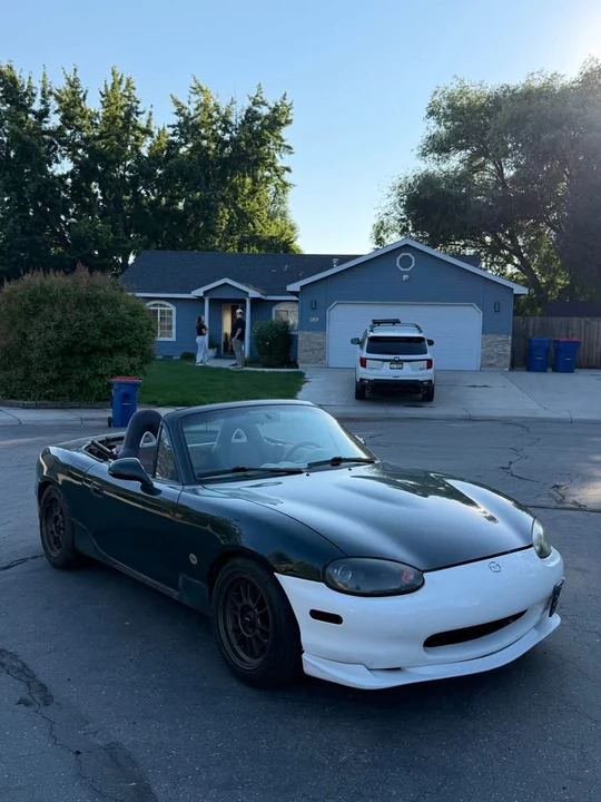 2001 Mazda NB MX-5 Miata - Image 2 of 18