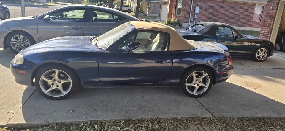 2001 Mazda NB MX-5 Miata - Image 2 of 8