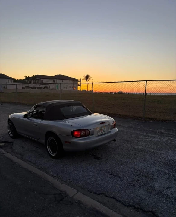 2001 Mazda NB MX-5 Miata - Image 2 of 4