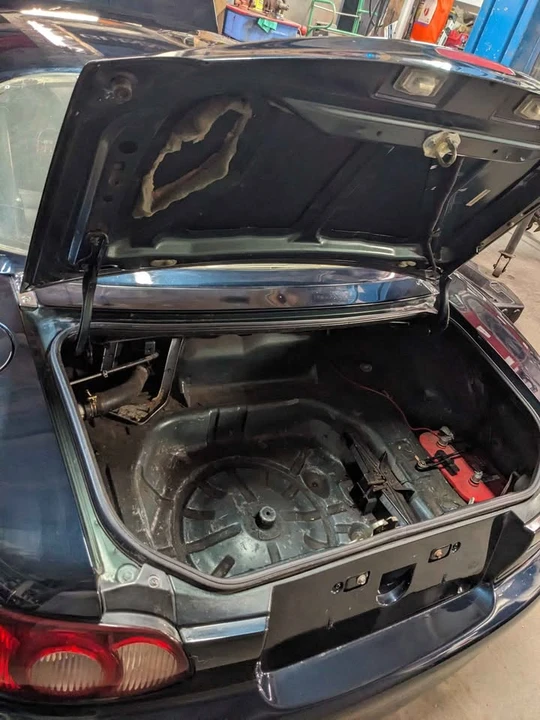2001 Mazda NB MX-5 Miata - Image 6 of 8