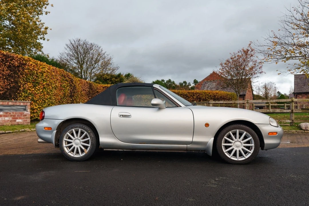 2001 Mazda NB MX-5 Miata - Image 18 of 30