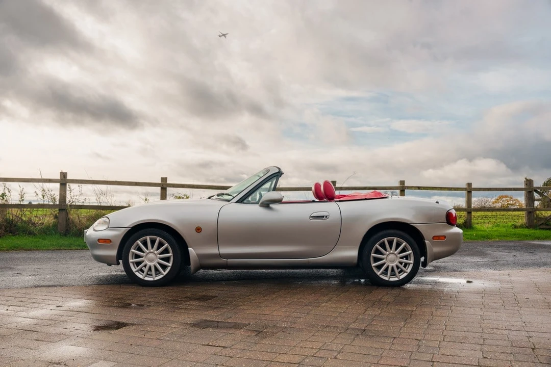 2001 Mazda NB MX-5 Miata - Image 5 of 30