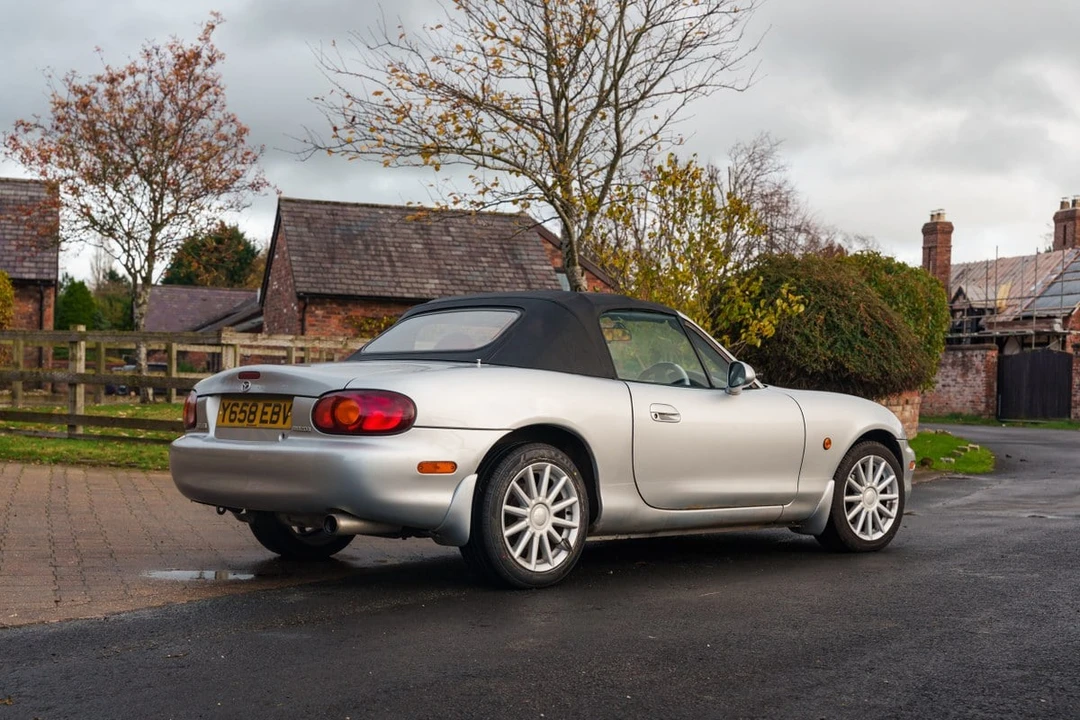 2001 Mazda NB MX-5 Miata - Image 19 of 30