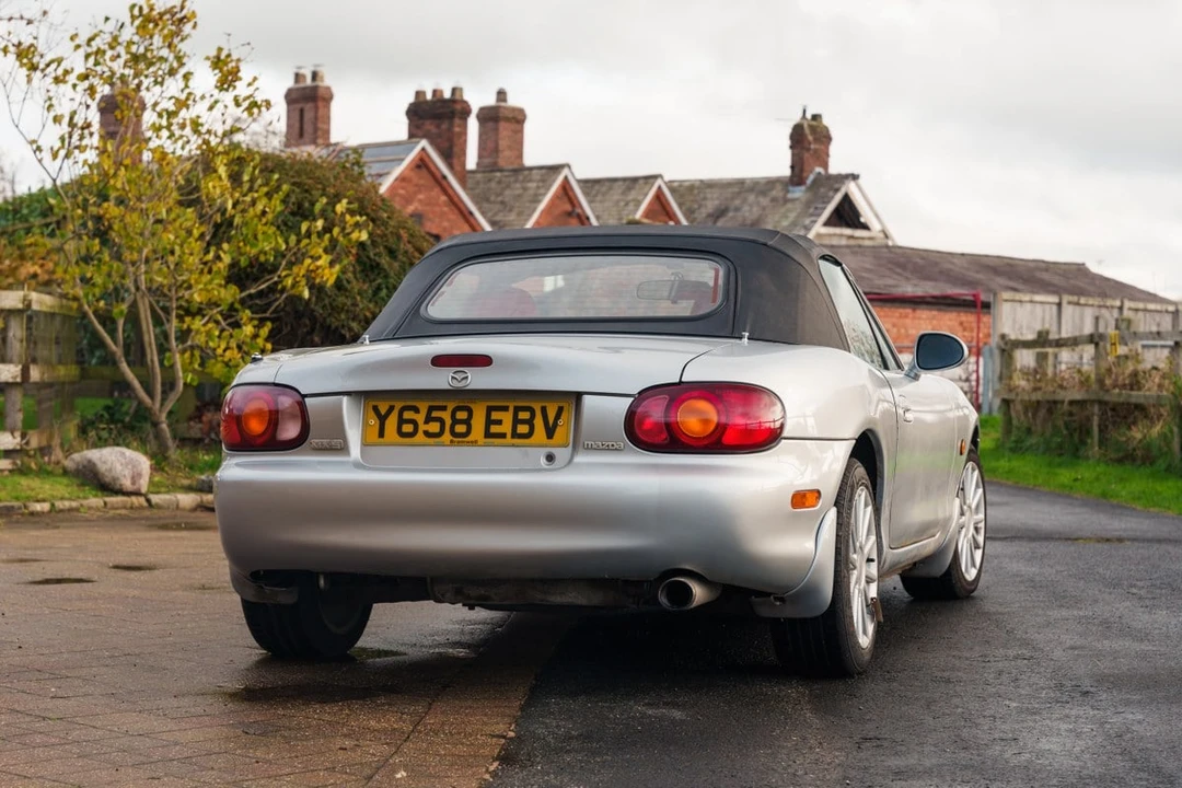 2001 Mazda NB MX-5 Miata - Image 20 of 30