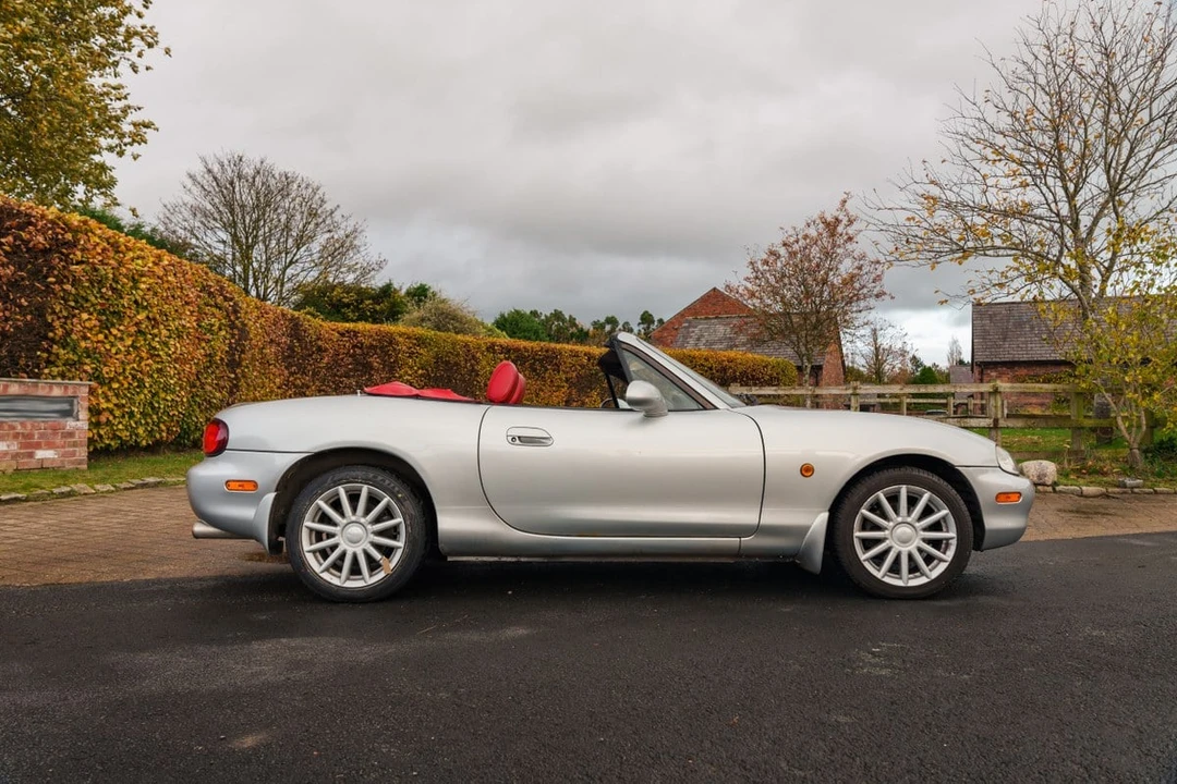 2001 Mazda NB MX-5 Miata - Image 10 of 30