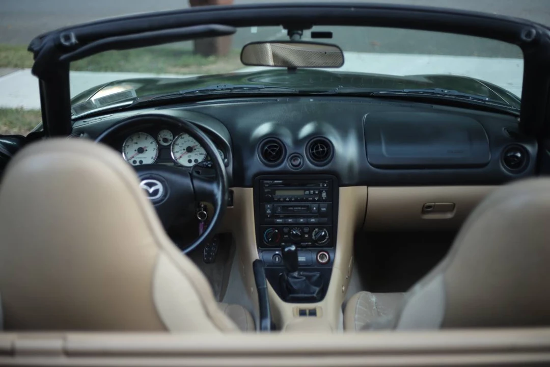 2001 Mazda NB MX-5 Miata - Image 18 of 24