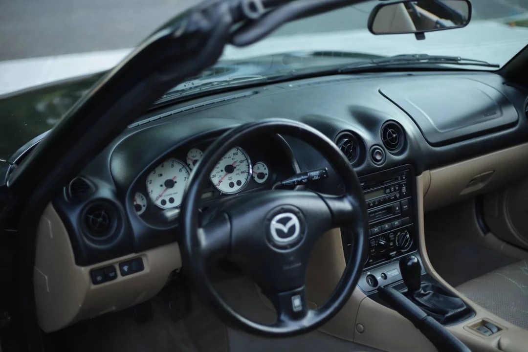 2001 Mazda NB MX-5 Miata - Image 6 of 24