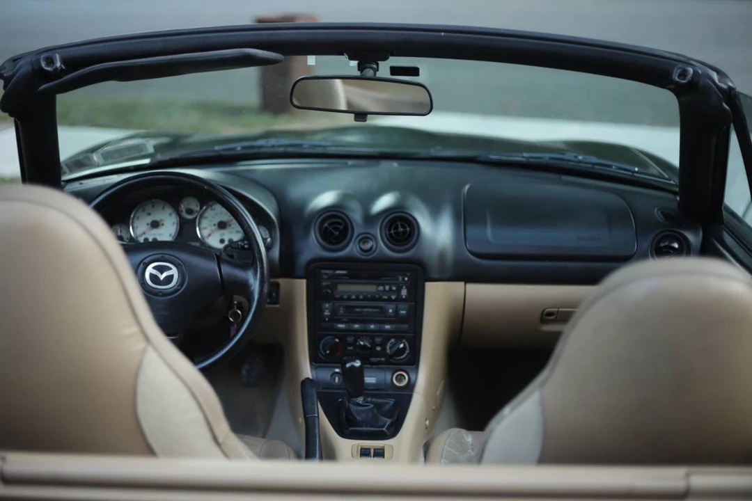 2001 Mazda NB MX-5 Miata - Image 5 of 24